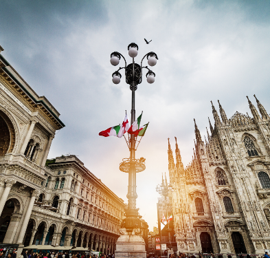 Foto paronâmica do piazza del duomo em Milão na Itália